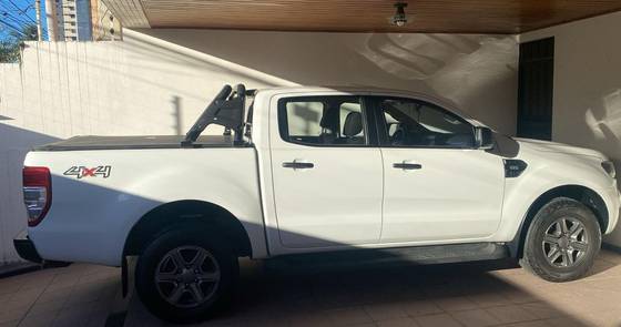 FORD RANGER 2.2 XLS 4X4 CD 16V DIESEL 4P AUTOMÁTICO FORD RANGER 2.2 XLS 4X4 CD 16V DIESEL 4P AUTOMÁTICO